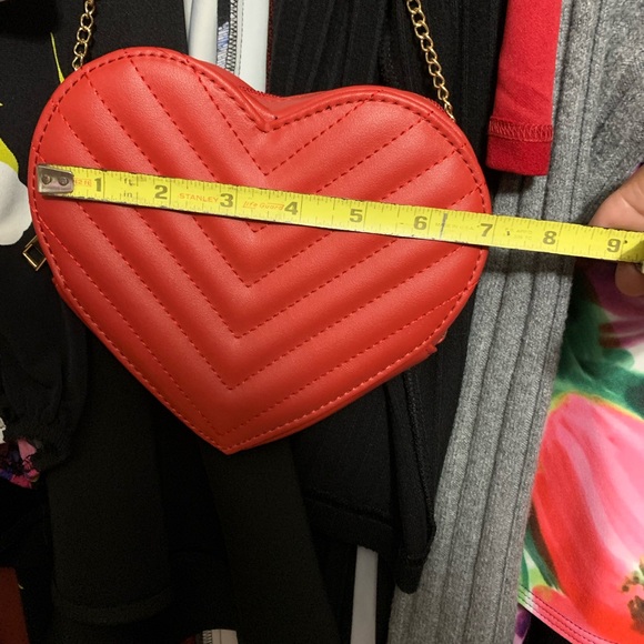 Red heart shaped shoulder bag small - Picture 3 of 5